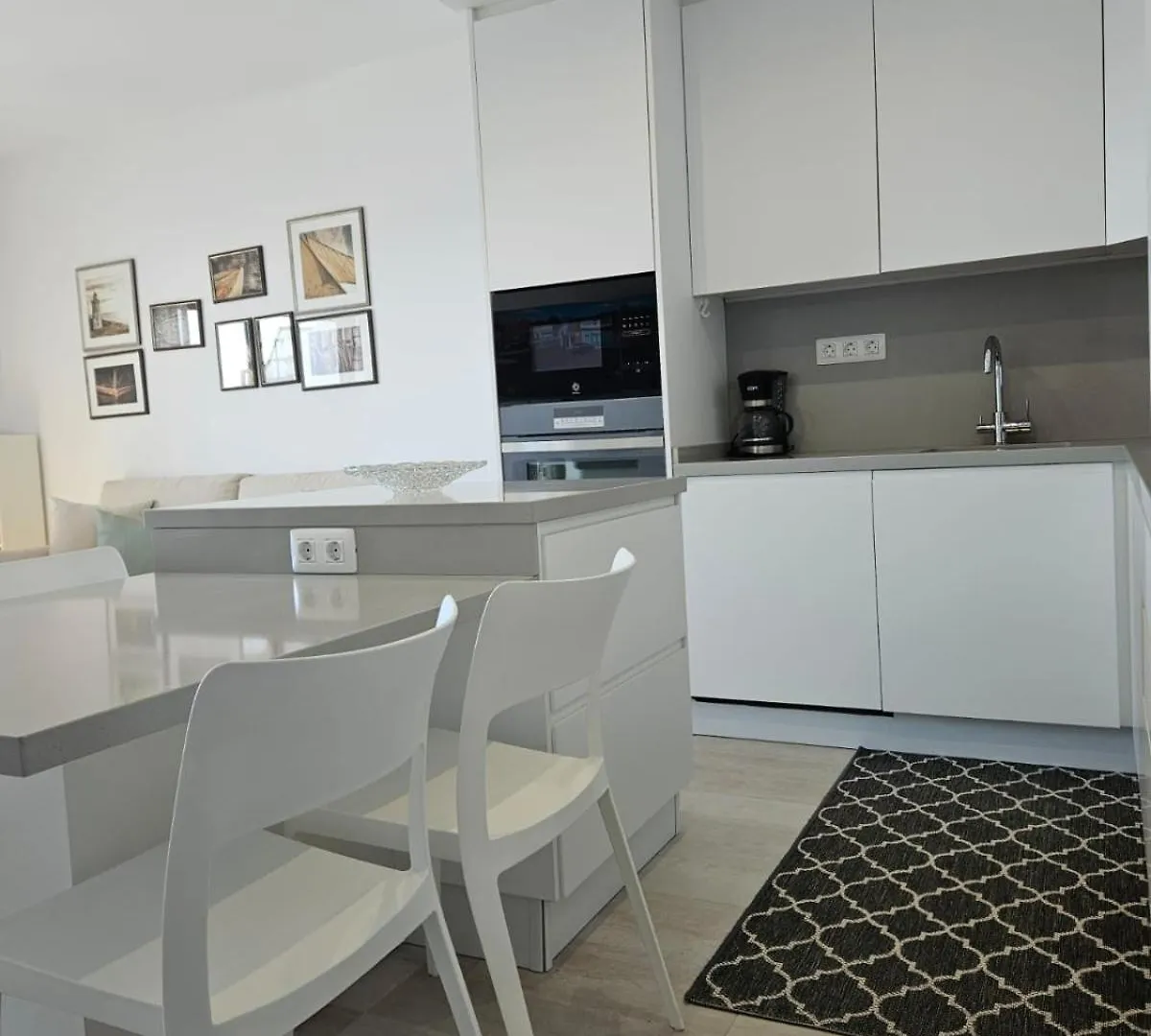 Apartment Mit Poolsicht طوستا ديل سيلونثيو